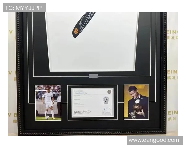 足坛巨星亲笔签名珍藏照见证辉煌瞬间与永恒荣耀