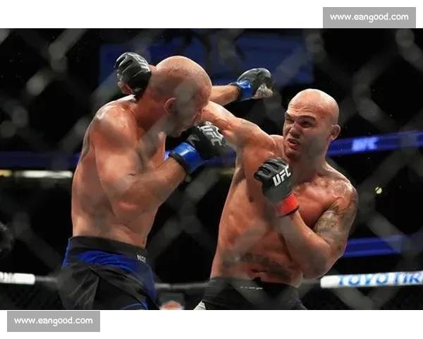 UFC214乔恩琼斯对阵科米尔的巅峰之战与争议复盘 UFC214乔恩琼斯对阵科米尔的巅峰之战与争议复盘